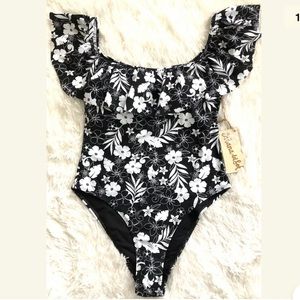 NWT Cabana del Sol Ruffled Neck Swimsuit